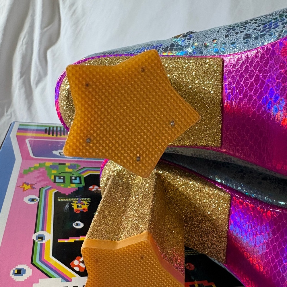 Holographic Star-Embellished Boots - Picture 14 of 14